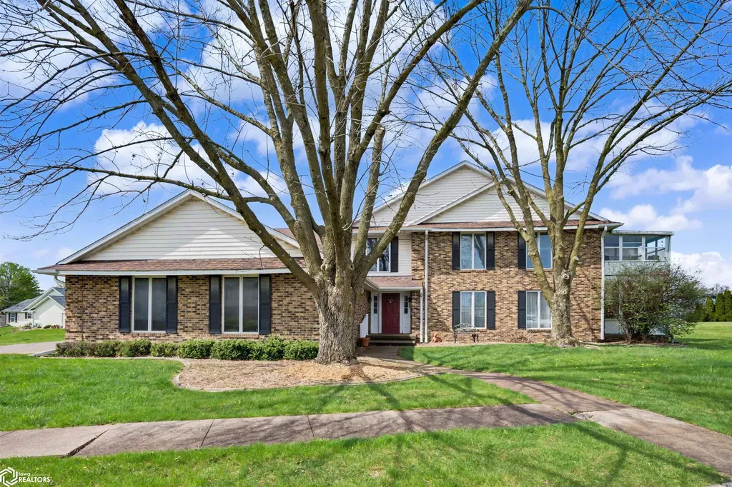 1609 Orchard Meadow Drive Burlington IA 52601