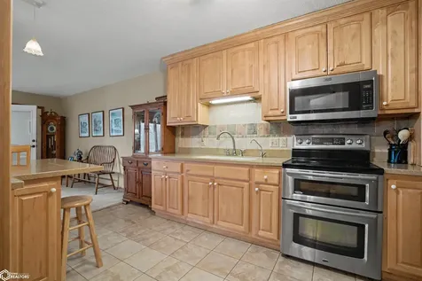 1609 Orchard Meadow Drive Burlington IA 52601