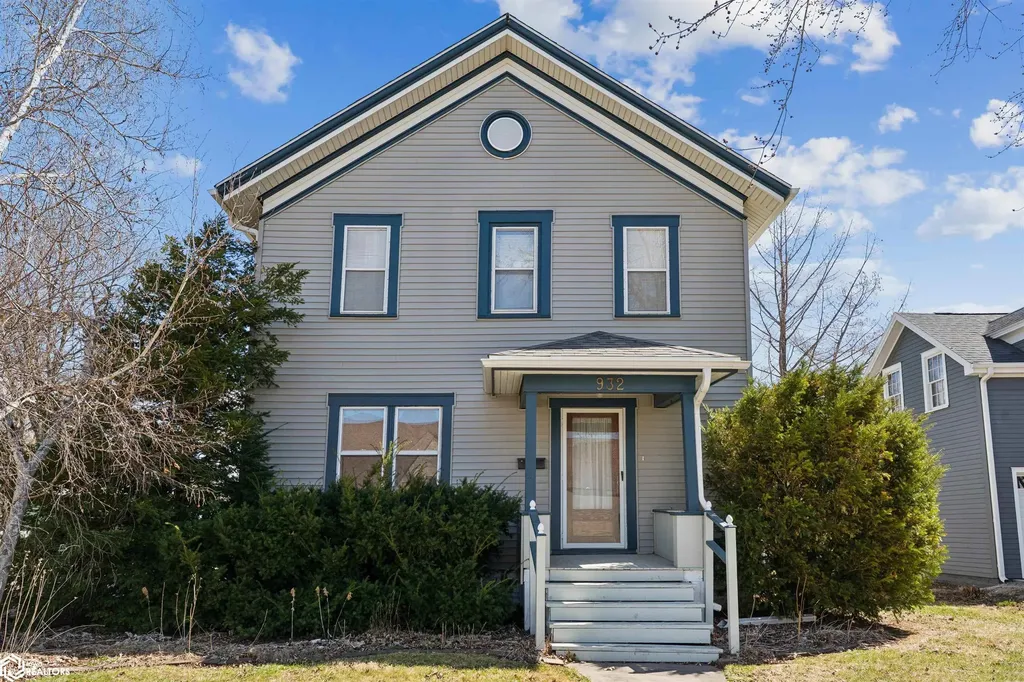 932 East Street Grinnell IA 50112