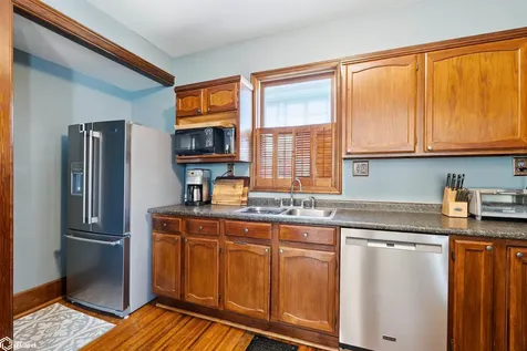 932 East Street Grinnell IA 50112