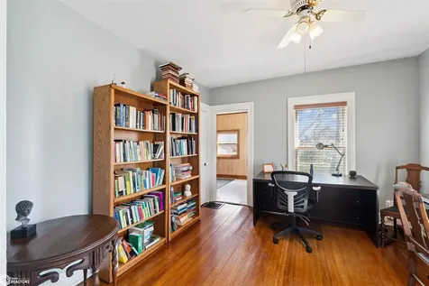 932 East Street Grinnell IA 50112