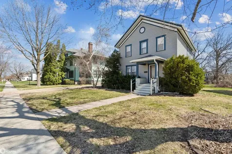 932 East Street Grinnell IA 50112