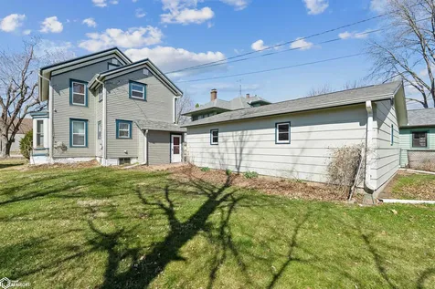 932 East Street Grinnell IA 50112