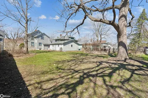 932 East Street Grinnell IA 50112