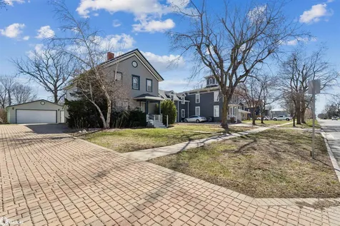 932 East Street Grinnell IA 50112