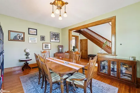 932 East Street Grinnell IA 50112