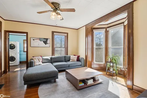 932 East Street Grinnell IA 50112