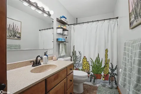 1704 Sioux Street Burlington IA 52601