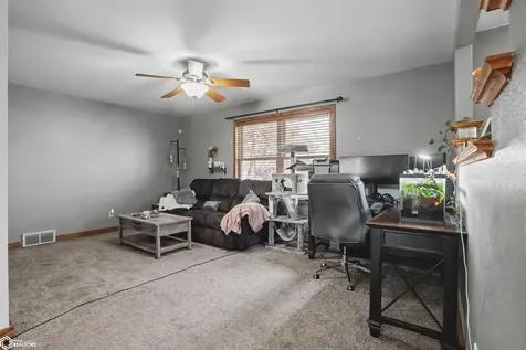 1704 Sioux Street Burlington IA 52601