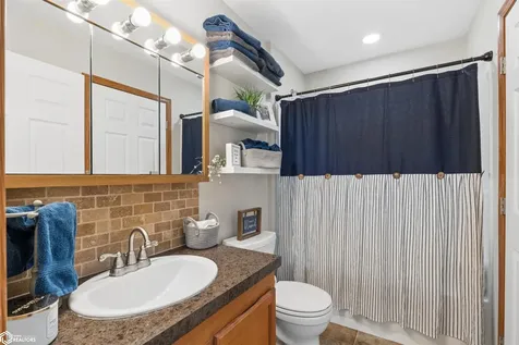206 Horseshoe Drive Montezuma IA 50171