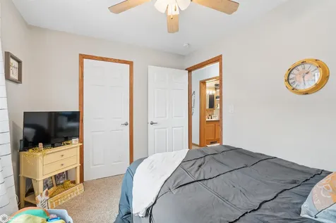 206 Horseshoe Drive Montezuma IA 50171