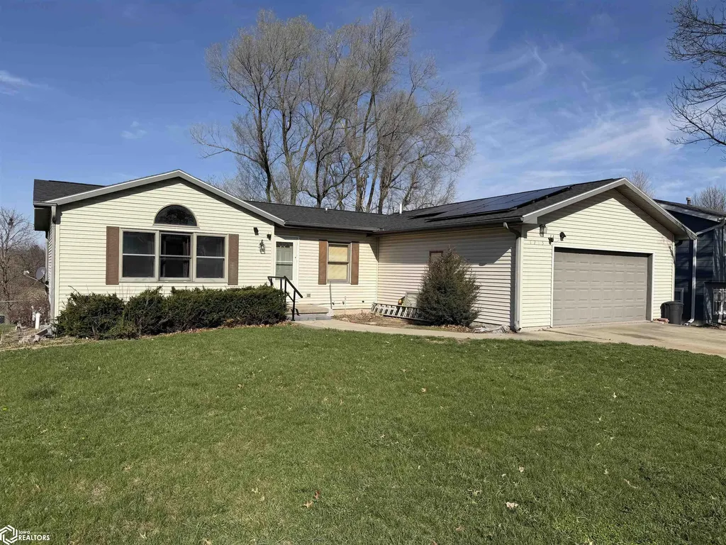 1215 E 8th Street S Newton IA 50208