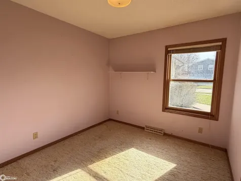 1215 E 8th Street S Newton IA 50208