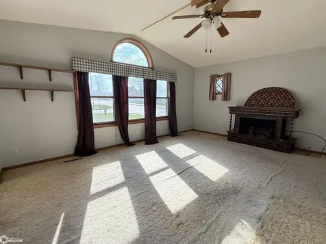 1215 E 8th Street S Newton IA 50208