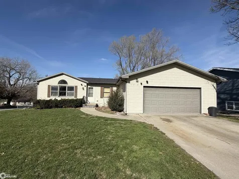 1215 E 8th Street S Newton IA 50208