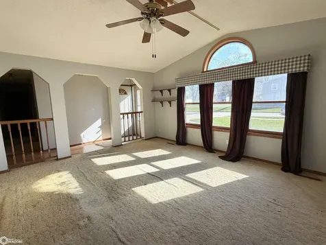 1215 E 8th Street S Newton IA 50208