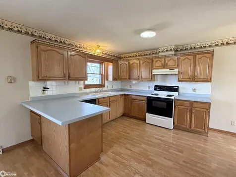 1215 E 8th Street S Newton IA 50208