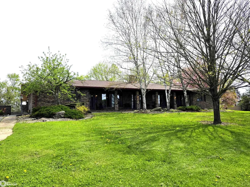 1866 Timber Avenue Charles City IA 50616
