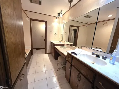 1866 Timber Avenue Charles City IA 50616