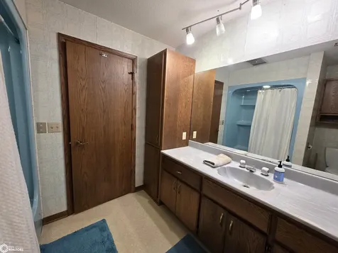 1866 Timber Avenue Charles City IA 50616