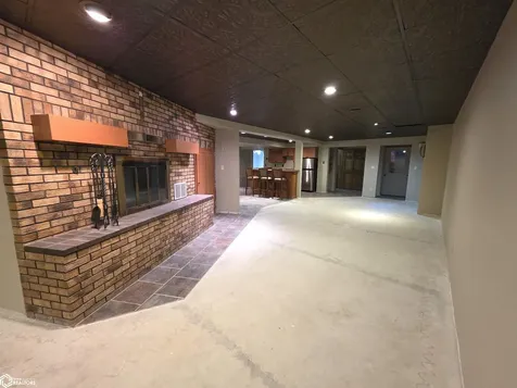 1866 Timber Avenue Charles City IA 50616
