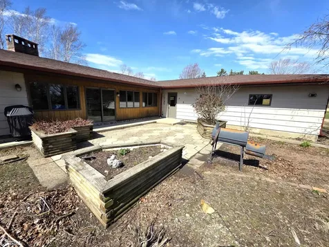 1866 Timber Avenue Charles City IA 50616