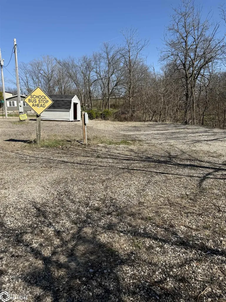 2037 Larry Drive Brooklyn IA 52211