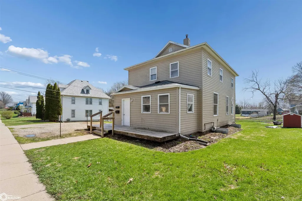 1604 5th Avenue Grinnell IA 50112