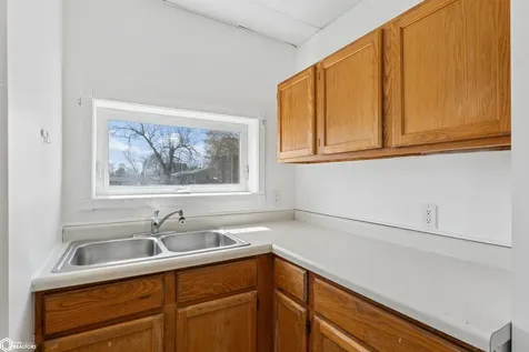 1604 5th Avenue Grinnell IA 50112