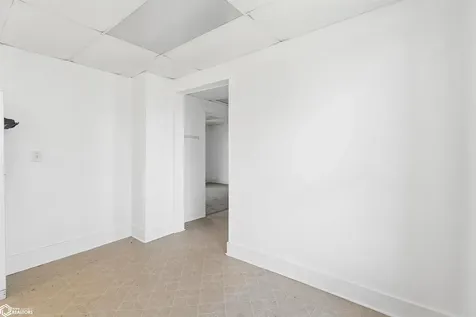 1604 5th Avenue Grinnell IA 50112