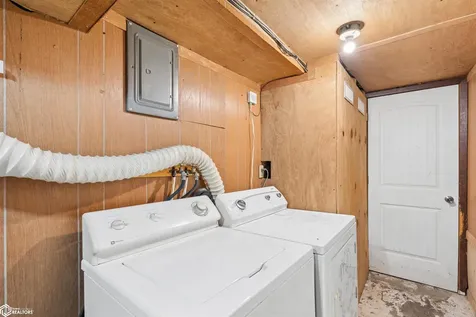 1604 5th Avenue Grinnell IA 50112