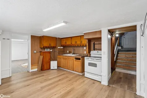 1604 5th Avenue Grinnell IA 50112