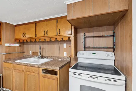 1604 5th Avenue Grinnell IA 50112