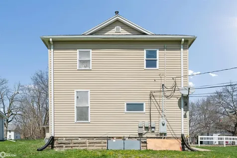 1604 5th Avenue Grinnell IA 50112