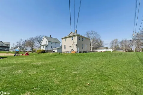 1604 5th Avenue Grinnell IA 50112