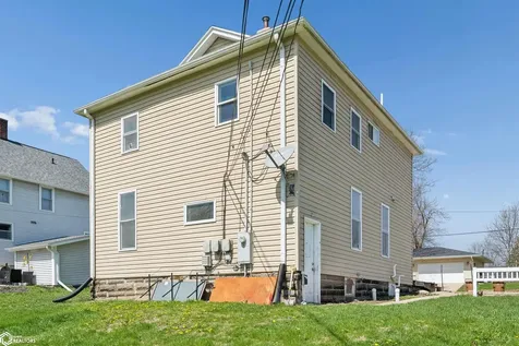 1604 5th Avenue Grinnell IA 50112