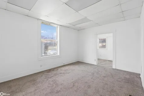 1604 5th Avenue Grinnell IA 50112