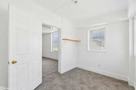 1604 5th Avenue Grinnell IA 50112