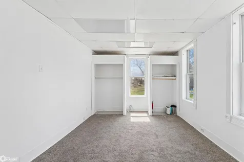 1604 5th Avenue Grinnell IA 50112