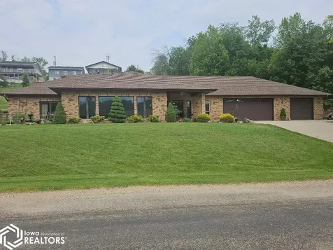 1326 Lakeshore Drive Brooklyn IA 52211