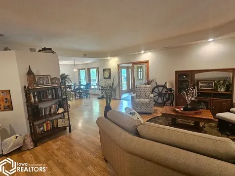 1326 Lakeshore Drive Brooklyn IA 52211