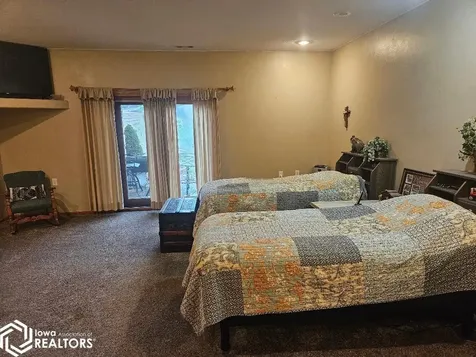 1326 Lakeshore Drive Brooklyn IA 52211