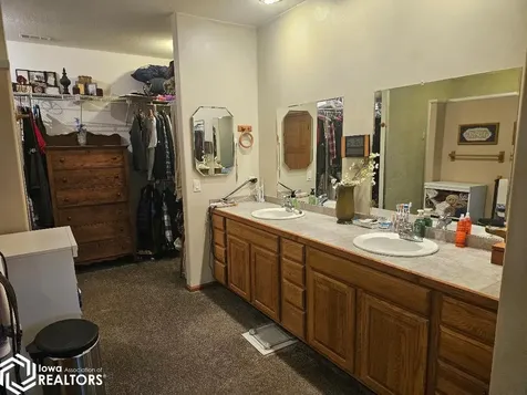 1326 Lakeshore Drive Brooklyn IA 52211