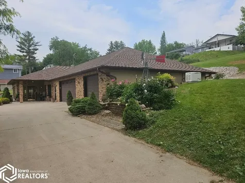 1326 Lakeshore Drive Brooklyn IA 52211
