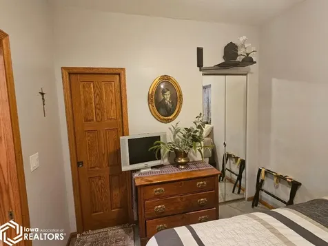 1326 Lakeshore Drive Brooklyn IA 52211