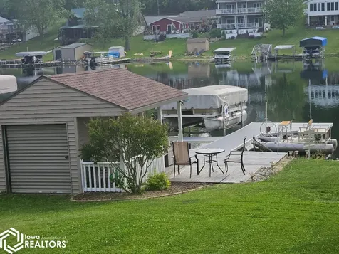 1326 Lakeshore Drive Brooklyn IA 52211