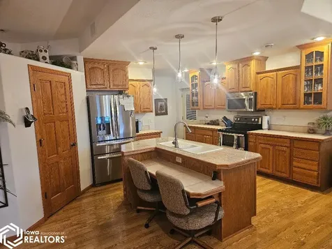 1326 Lakeshore Drive Brooklyn IA 52211