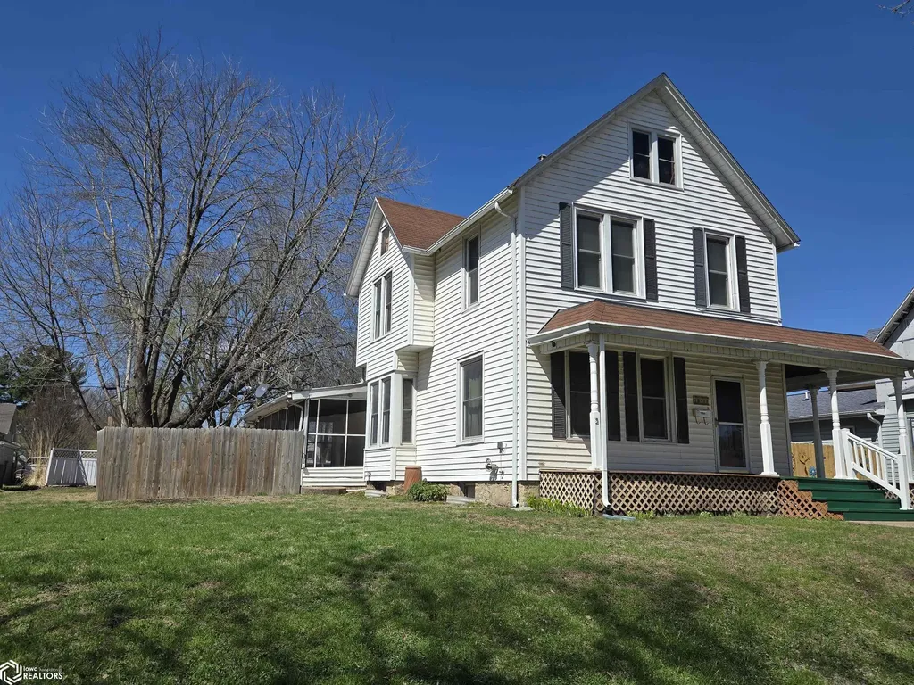 1911 Orchard Street Burlington IA 52601