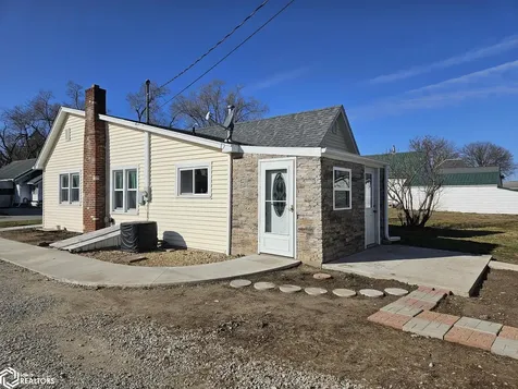 322 S Davis Street Ottumwa IA 52501