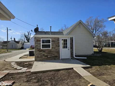 322 S Davis Street Ottumwa IA 52501
